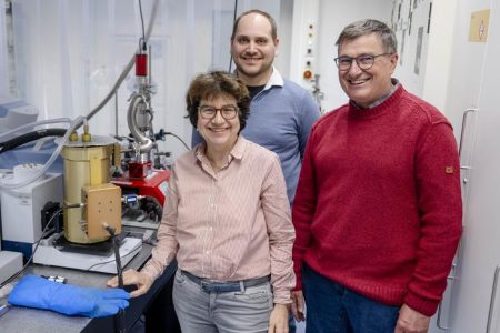 Deciphering the Structure of Supercritical Water: New Insights Revealed